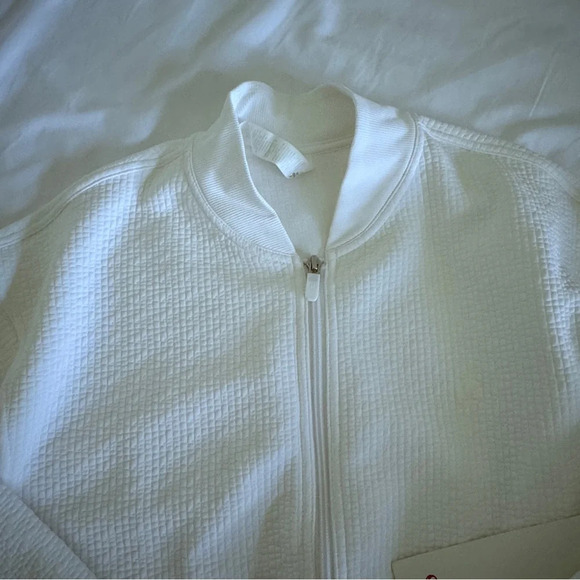 🆕🤍 Lululemon EU Exclusive Textured Zip Front Track Jacket - White - Picture 3 of 15